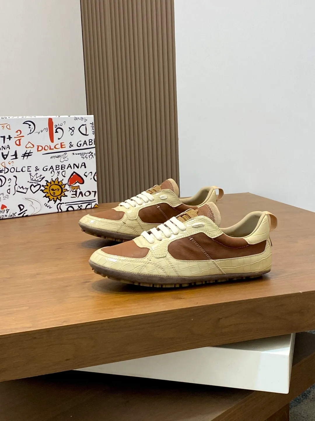 Men's shoes 💰580 2025👉D&G calfskin logo men's casual shoes. As a symbol of exquisite craftsmanship and exquisite details, it is newly embellished with the electroplated DG logo, and high-frequency technology creates a three-dimensional silhouette. Imported cowhide upper + cowhide lining + original rubber outsole 😎😎😎, hand-sewing technology, a must-have item for summer ✈️✈️✈️ Size: 39-44 (38.45 46 customized)
